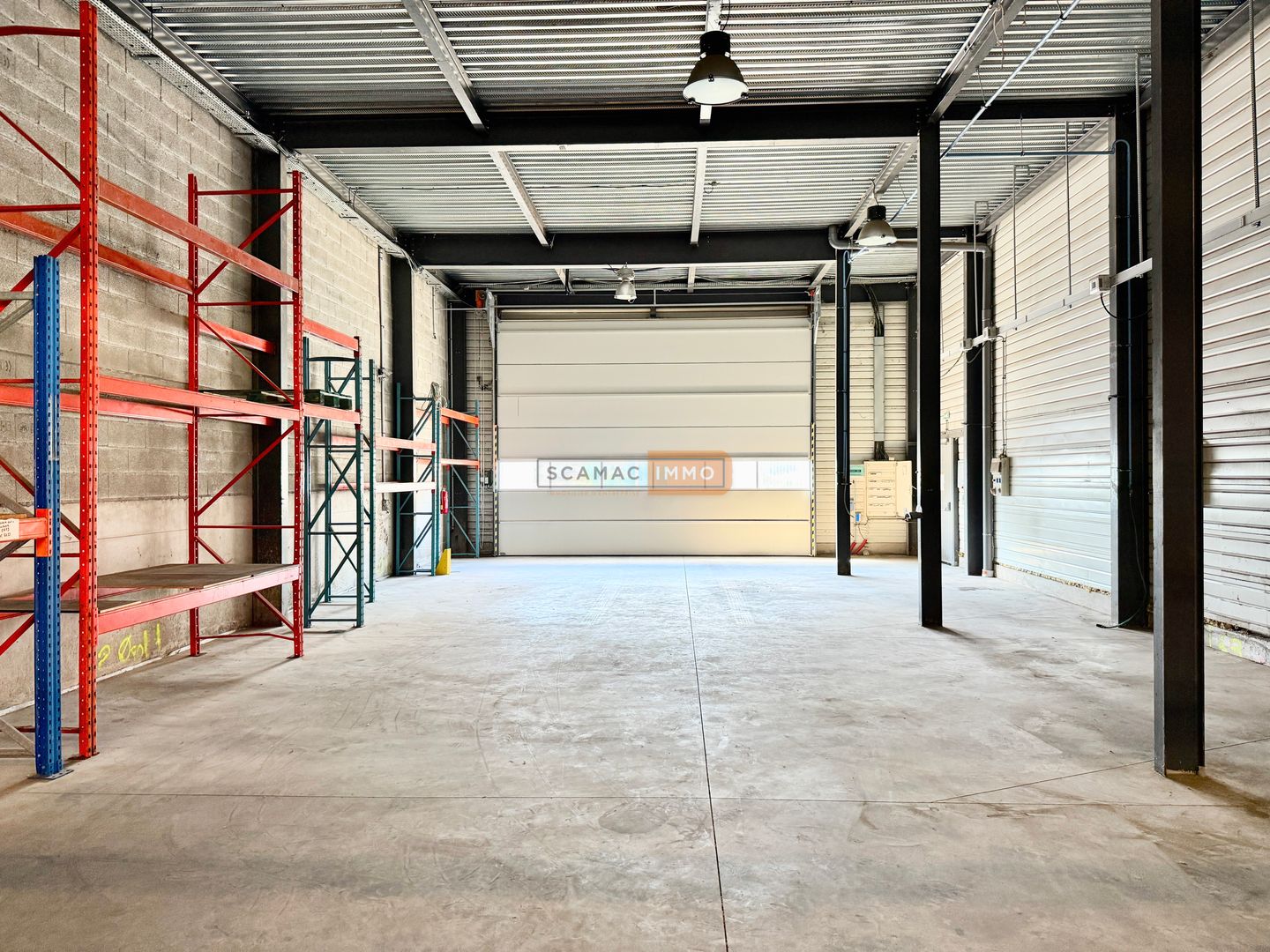 entrepôt de 240m², Fréjus (Var)