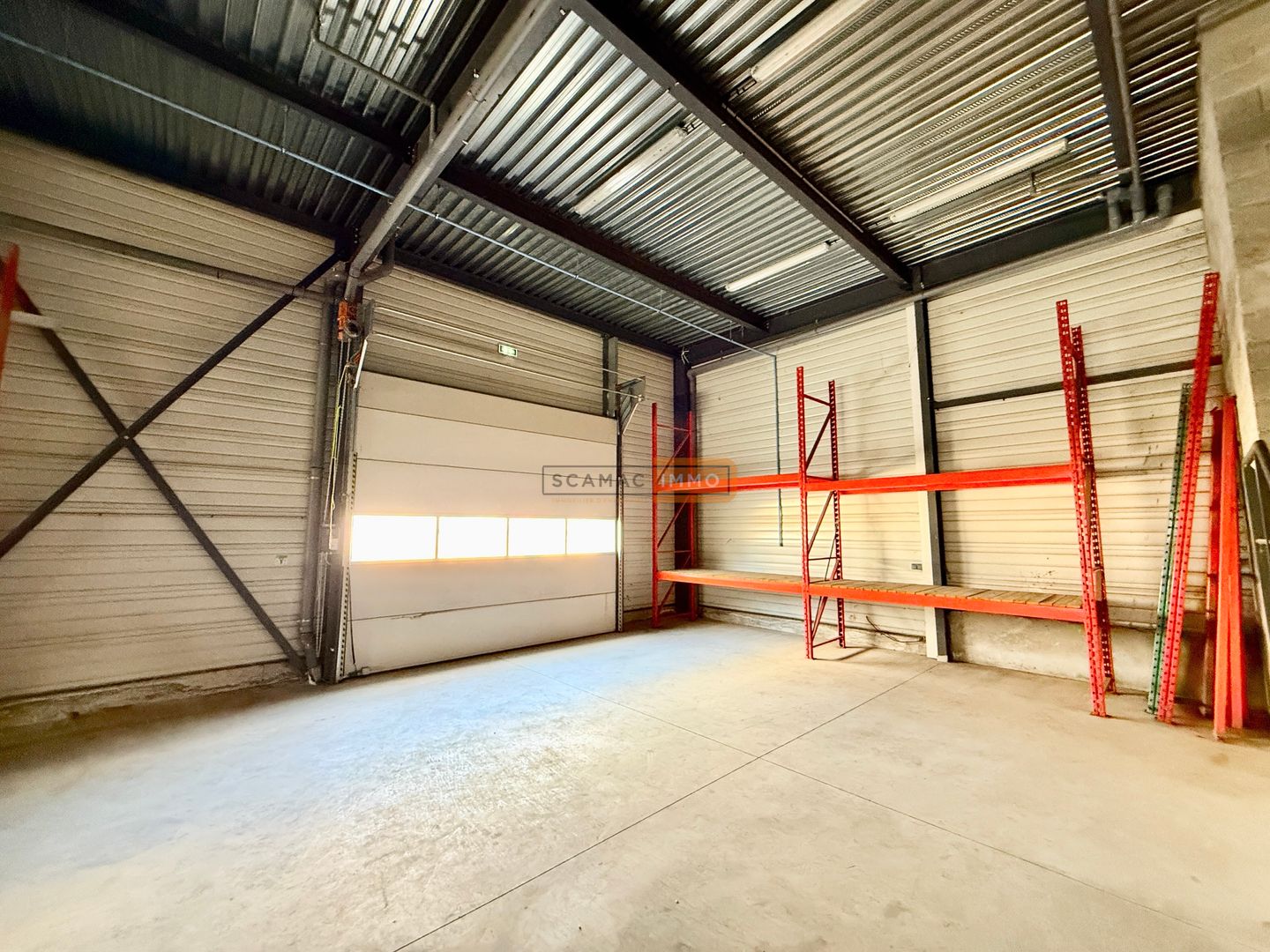 entrepôt de 240m², Fréjus (Var)