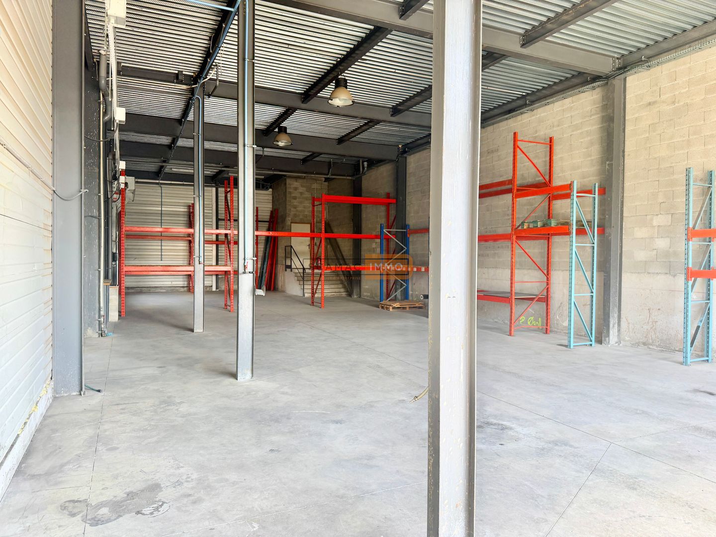 entrepôt de 240m², Fréjus (Var)