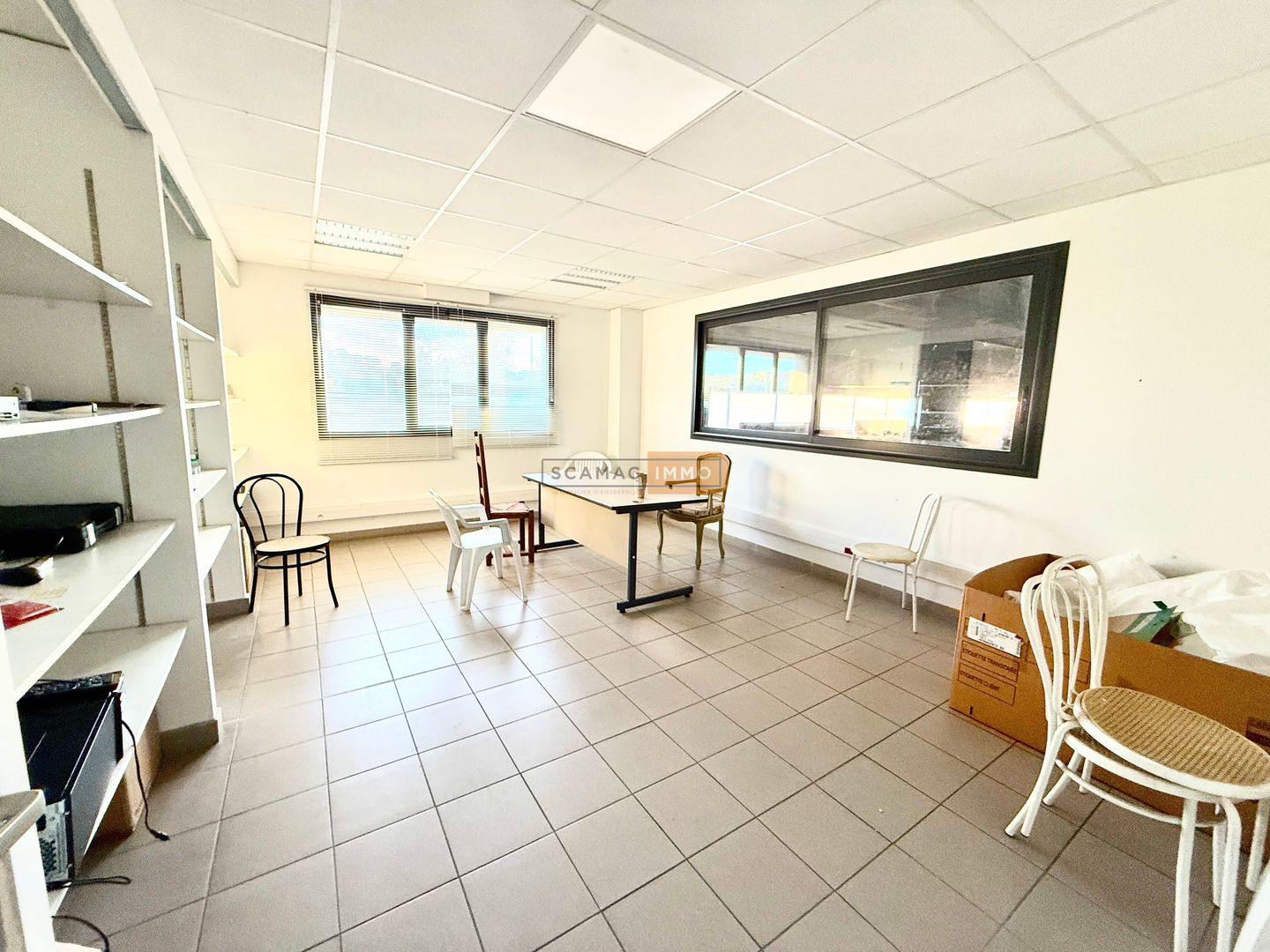 entrepôt de 276m², Fréjus (Var)