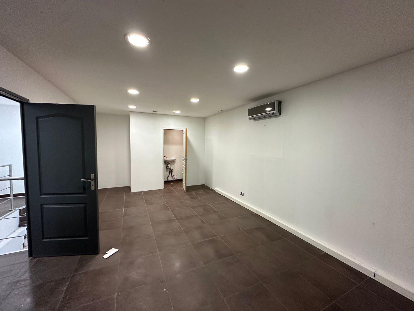 entrepôt de 220m², Roquebrune-sur Argens (Var)