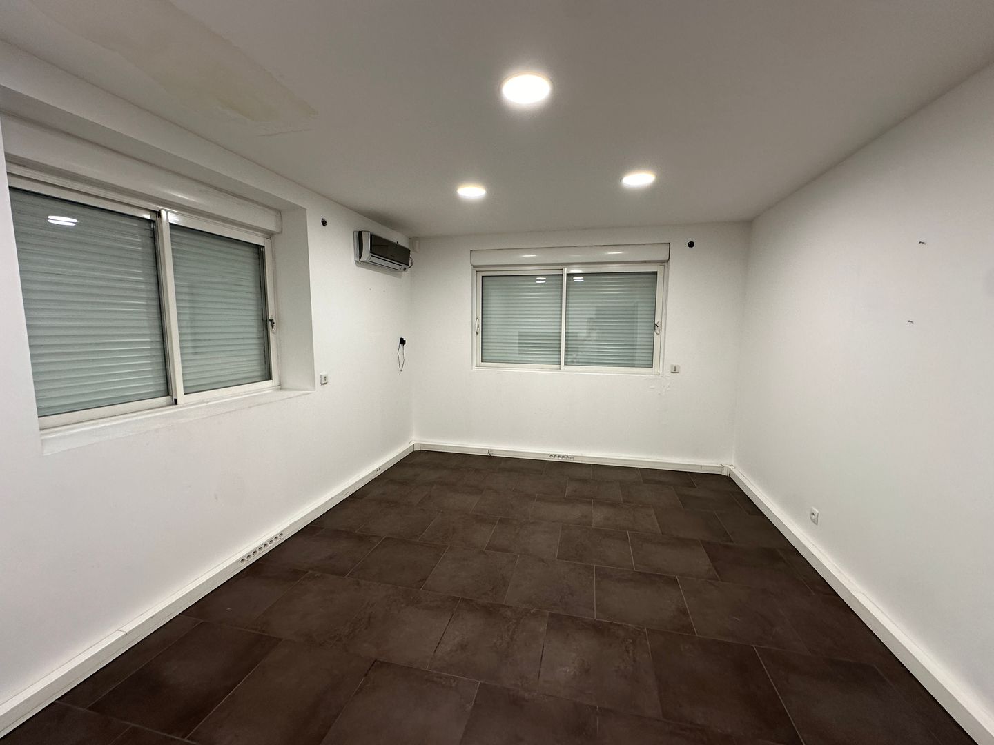 entrepôt de 220m², Roquebrune-sur Argens (Var)