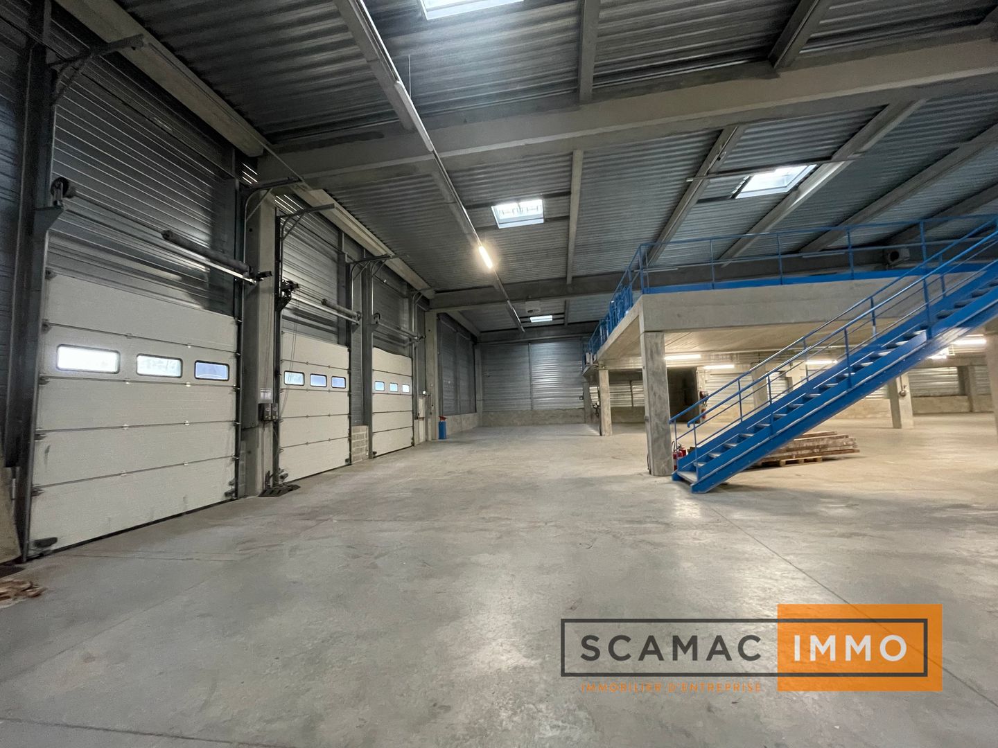 local d'activités de 2 306m², Créteil (Val-de-Marne)