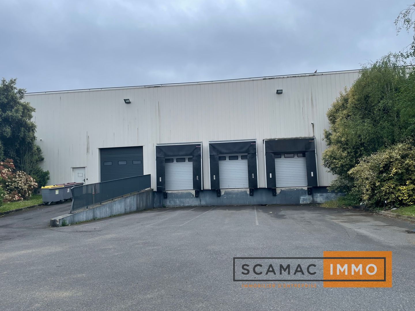 local d'activités de 2 306m², Créteil (Val-de-Marne)