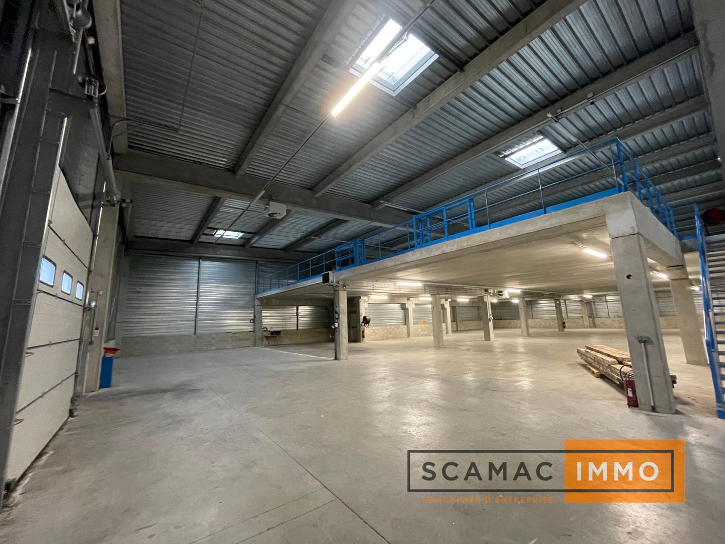 local d'activités de 2 880m², Créteil (Val-de-Marne)
