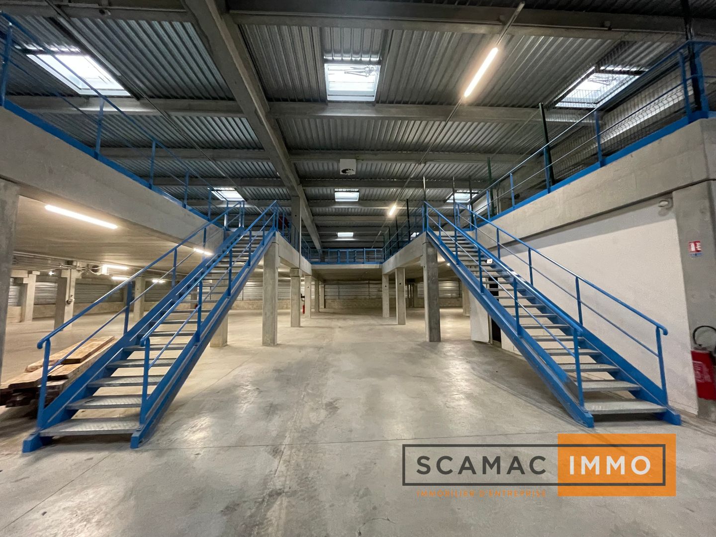 local d'activités de 2 880m², Créteil (Val-de-Marne)