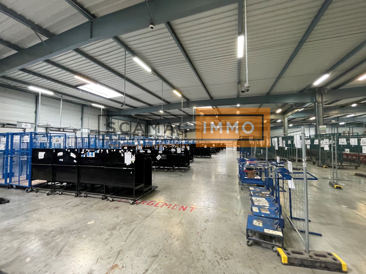 local d'activités de 2 800m², Mitry-Mory (Seine-et-Marne)