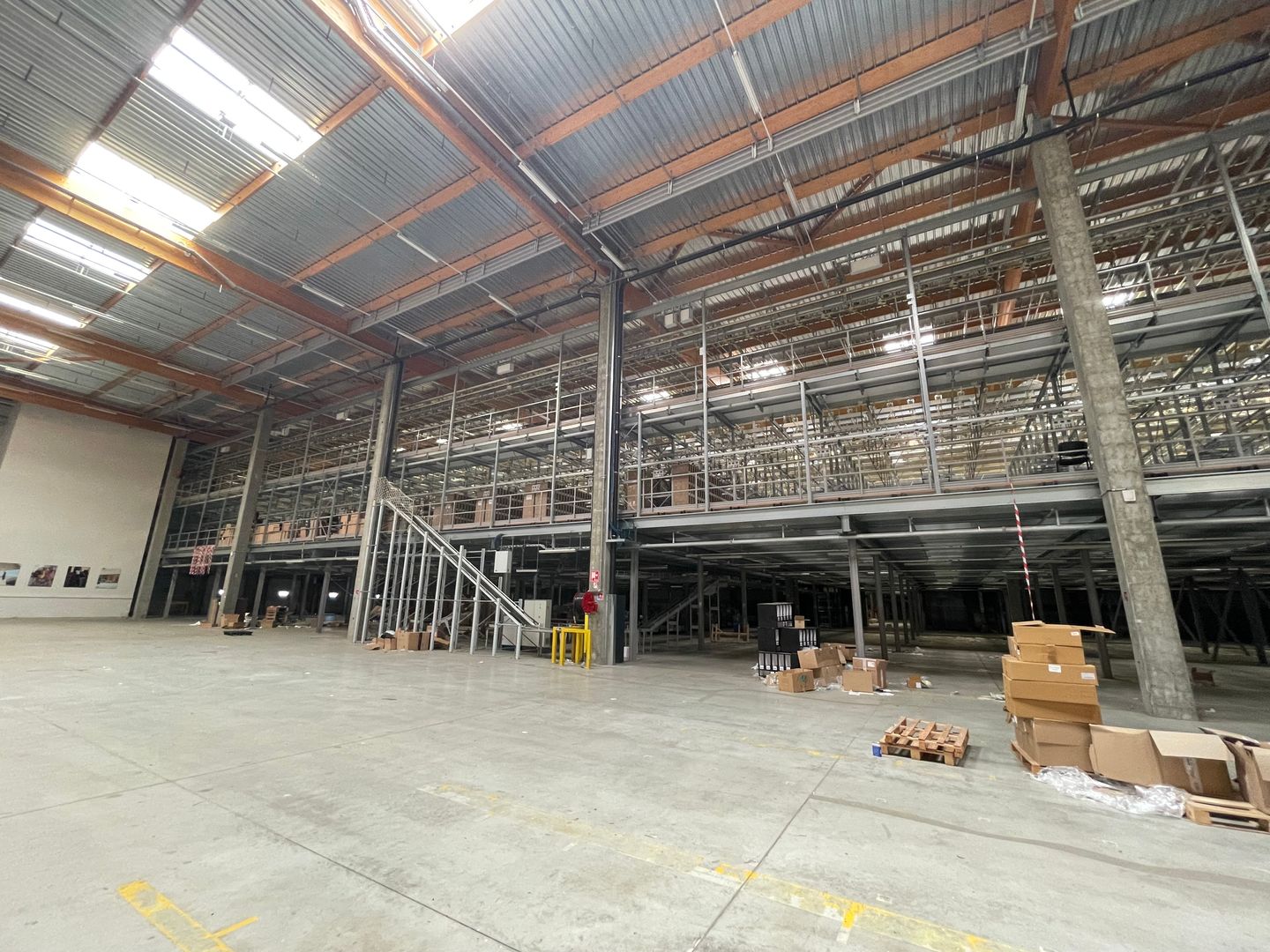 entrepôt de 13&nbsp;096m², Lognes (Seine-et-Marne)