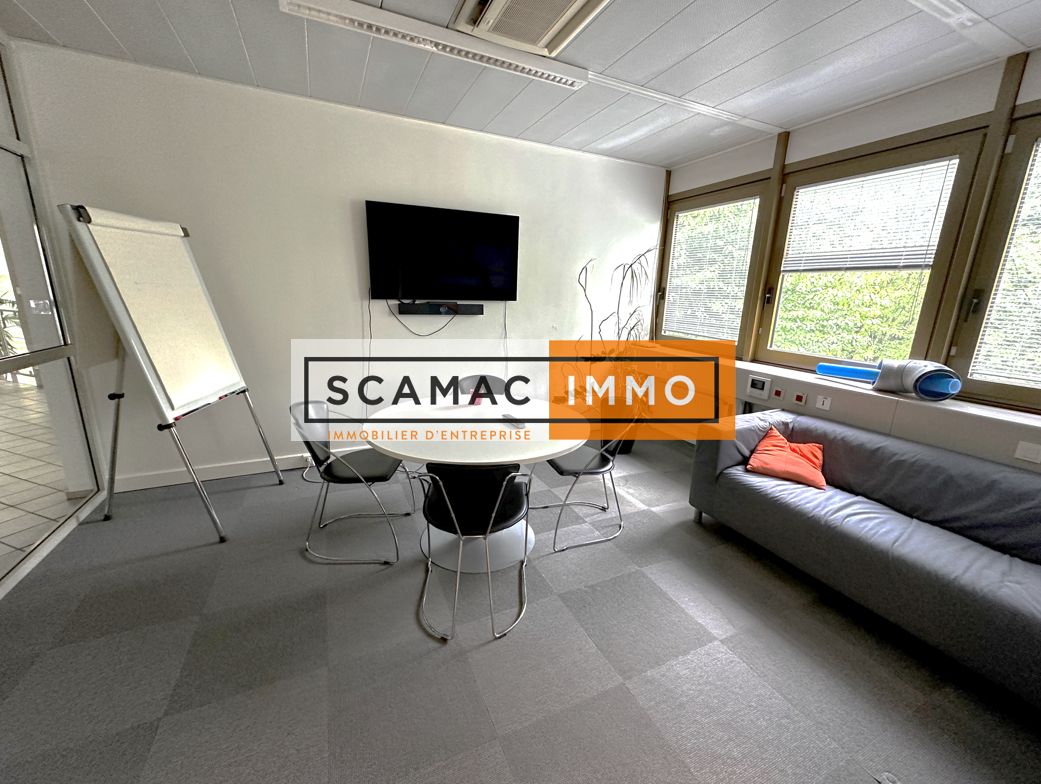 local d'activités de 3&nbsp;256m², Croissy-Beaubourg (Seine-et-Marne)