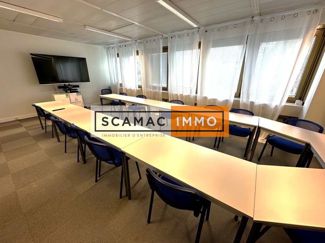 local d'activités de 3&nbsp;256m², Croissy-Beaubourg (Seine-et-Marne)