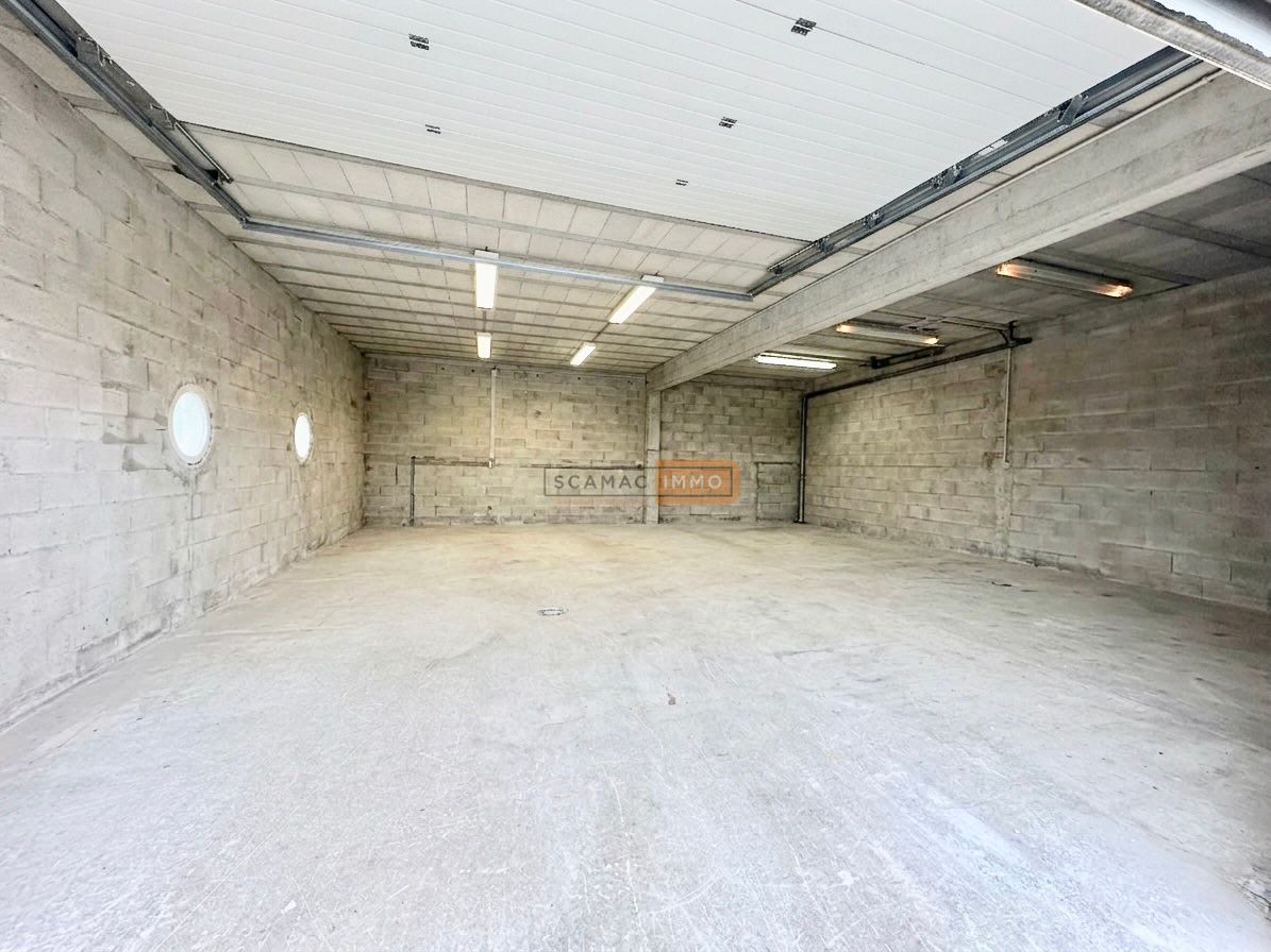 local d'activités de 190m², Le Muy (Var)