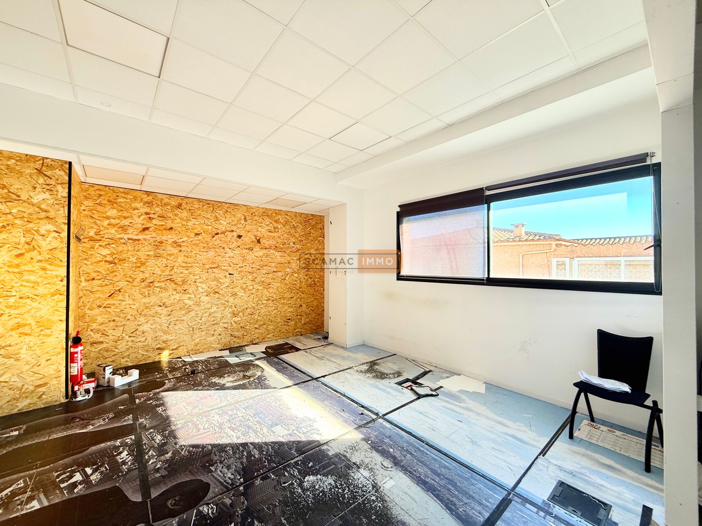 bureau de 85m², Puget-sur Argens (Var)