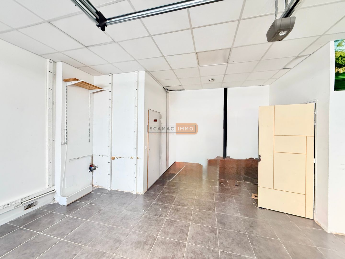 local d'activités de 210m², Puget-sur Argens (Var)