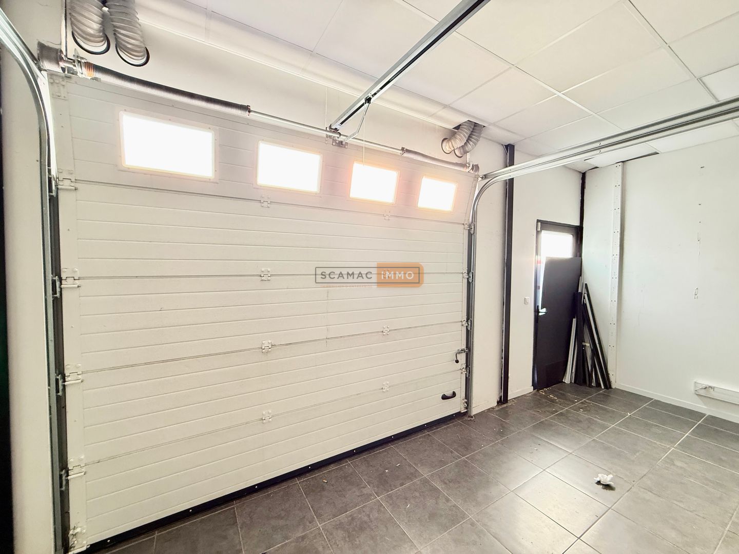 local d'activités de 210m², Puget-sur Argens (Var)