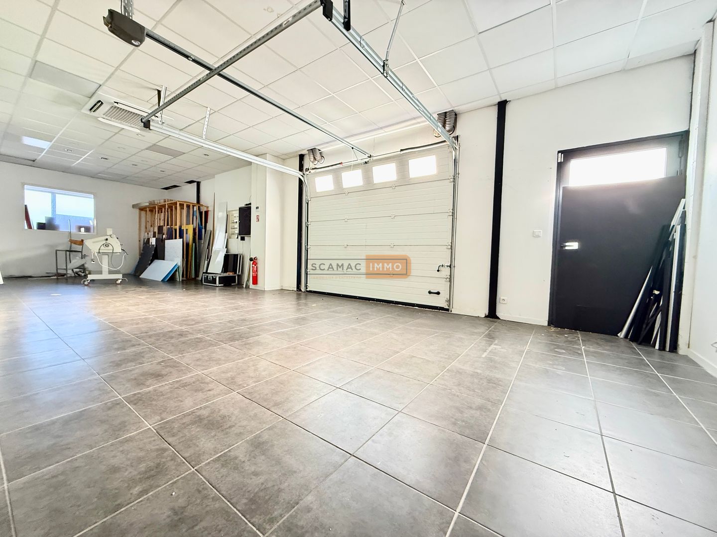 local d'activités de 210m², Puget-sur Argens (Var)