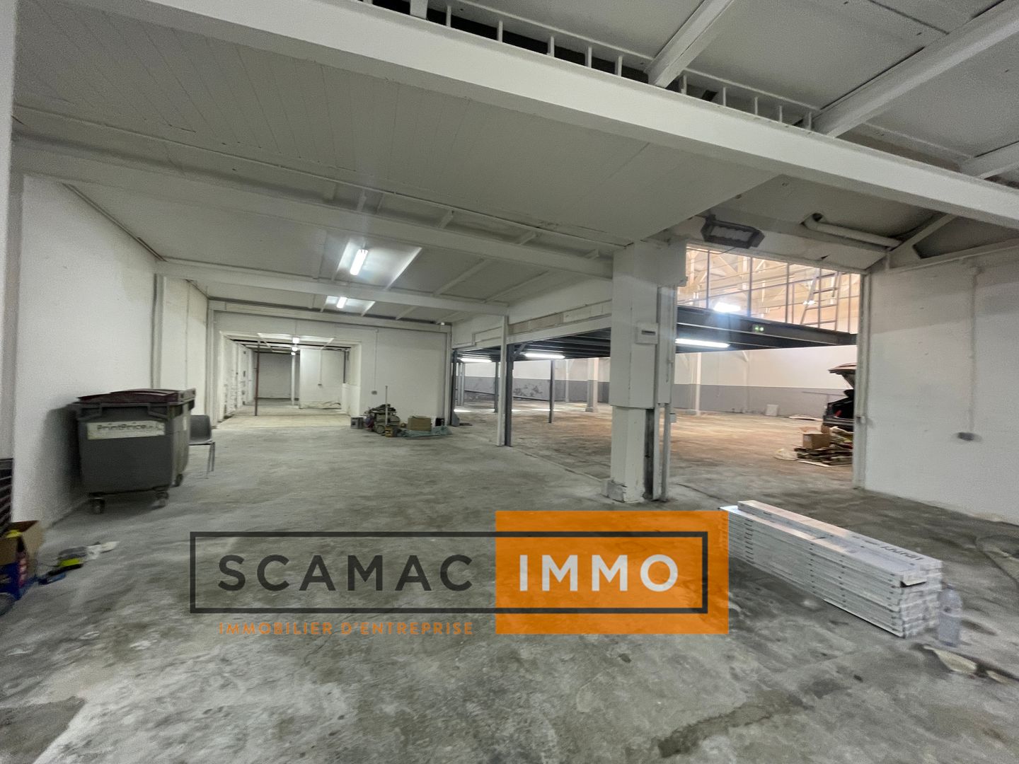locaux mixtes de 874m², Corbeil-Essonnes (Essonne)