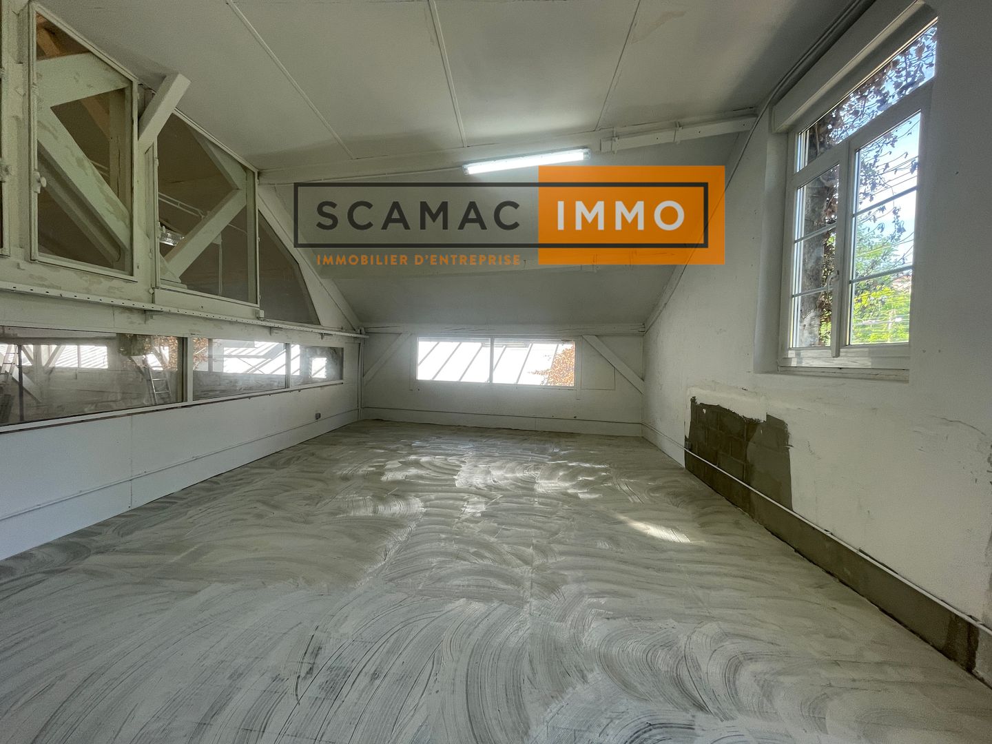 locaux mixtes de 874m², Corbeil-Essonnes (Essonne)