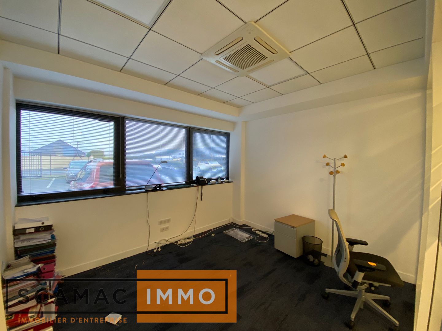 bureau de 64m², Égly (Essonne)