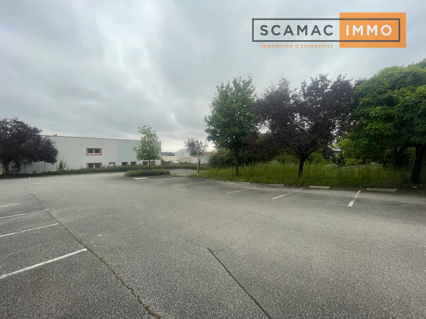 locaux mixtes de 443m², Linas (Essonne)