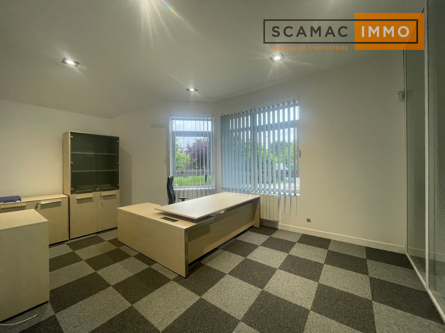 locaux mixtes de 443m², Linas (Essonne)