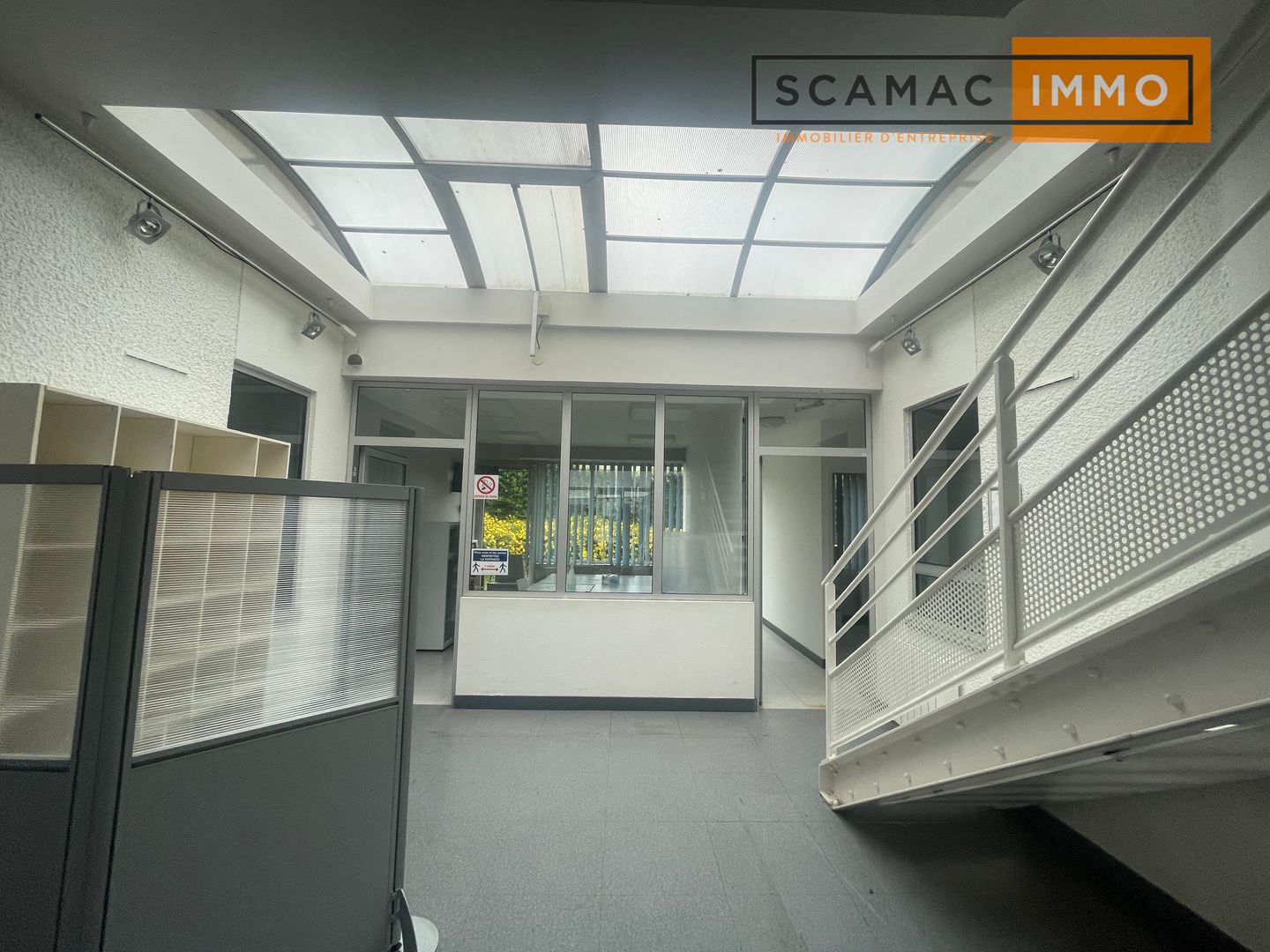 locaux mixtes de 443m², Linas (Essonne)