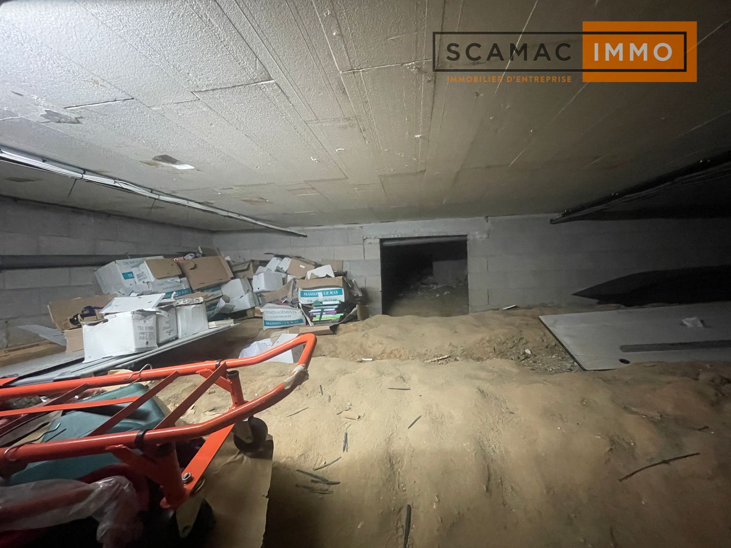 locaux mixtes de 443m², Linas (Essonne)