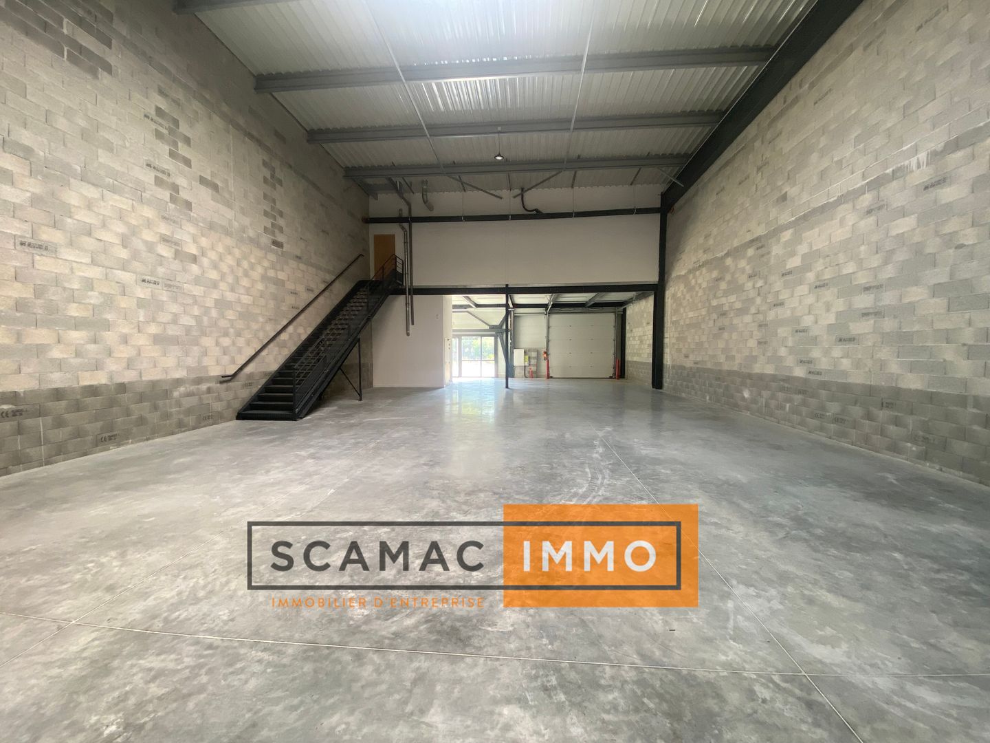 local d'activités de 549m², Manosque (Alpes-de-Haute-Provence)