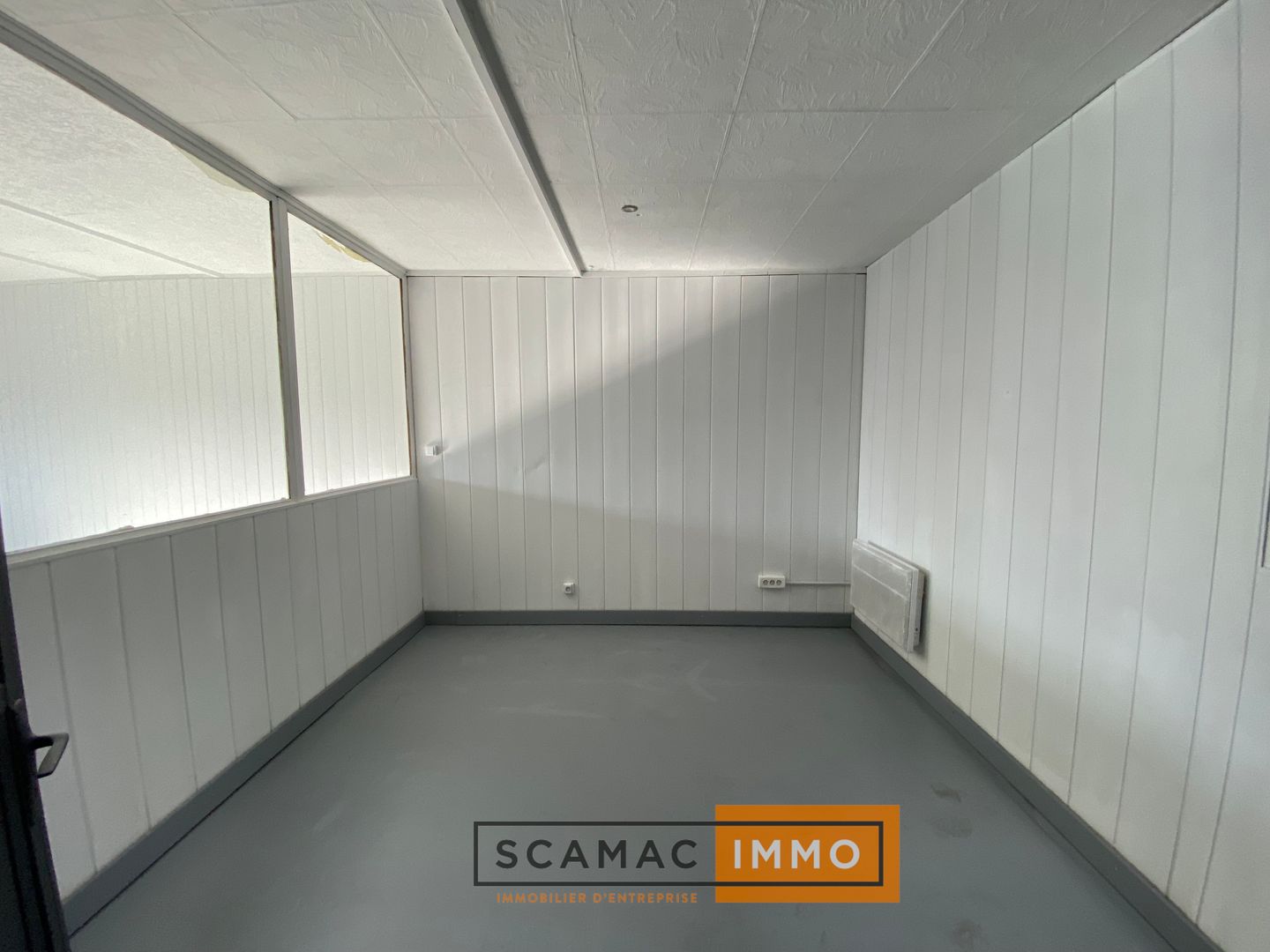 local d'activités de 364m², Rognac (Bouches-du-Rhône)