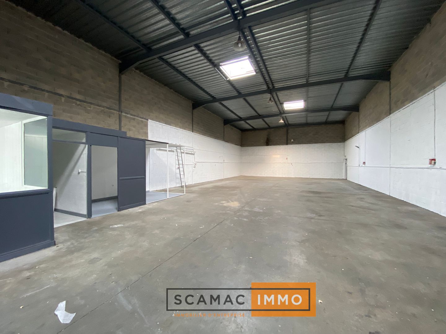 local d'activités de 364m², Rognac (Bouches-du-Rhône)