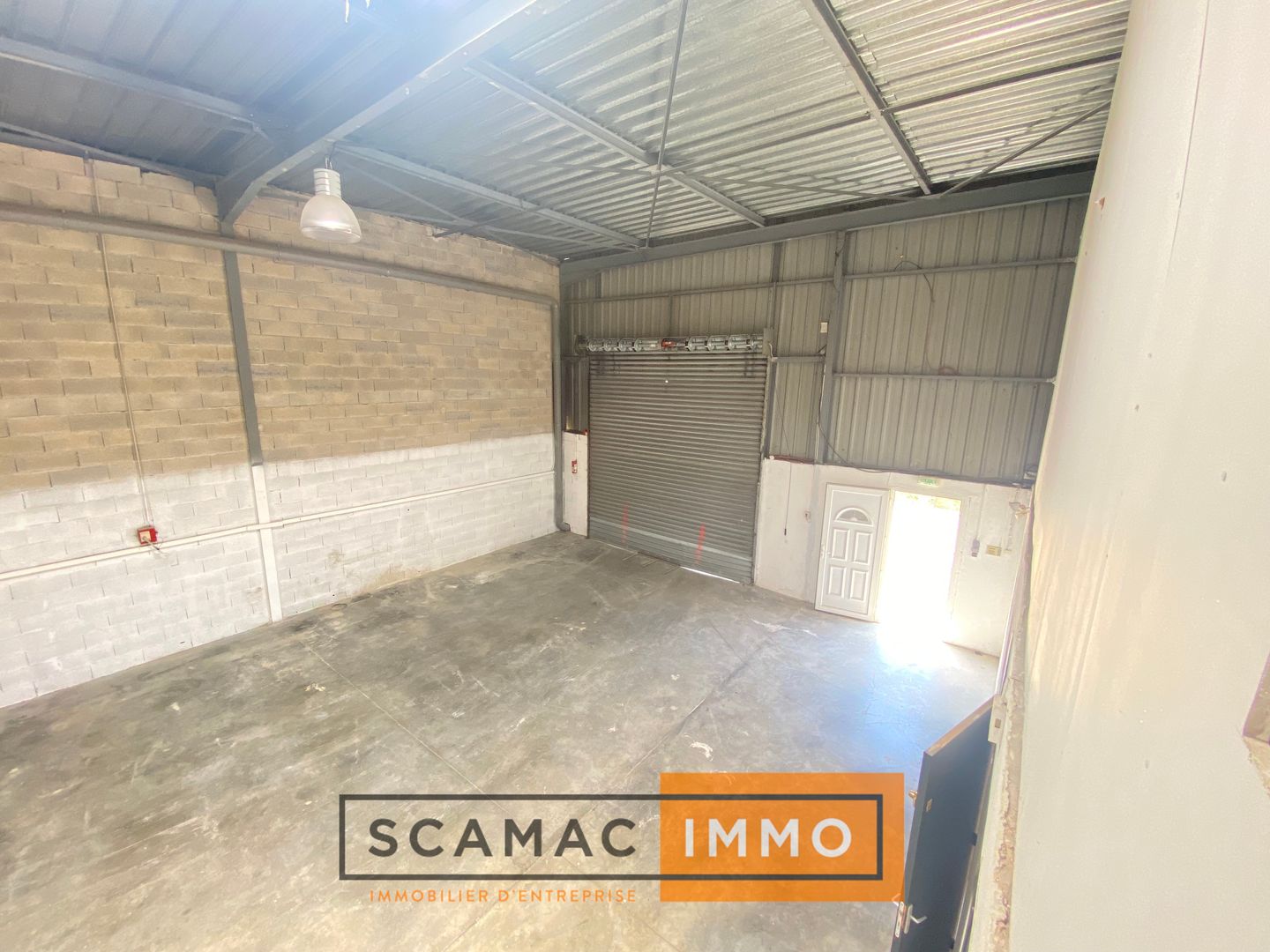 local d'activités de 816m², Rognac (Bouches-du-Rhône)