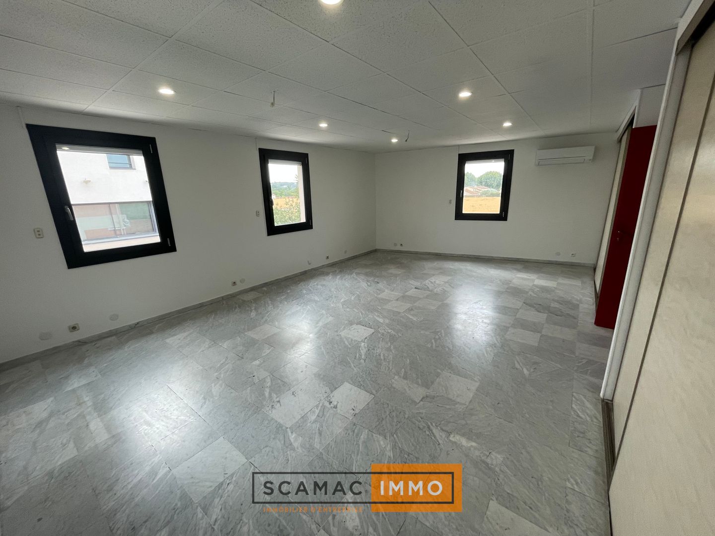 local d'activités de 306m², Les Milles (Bouches-du-Rhône)