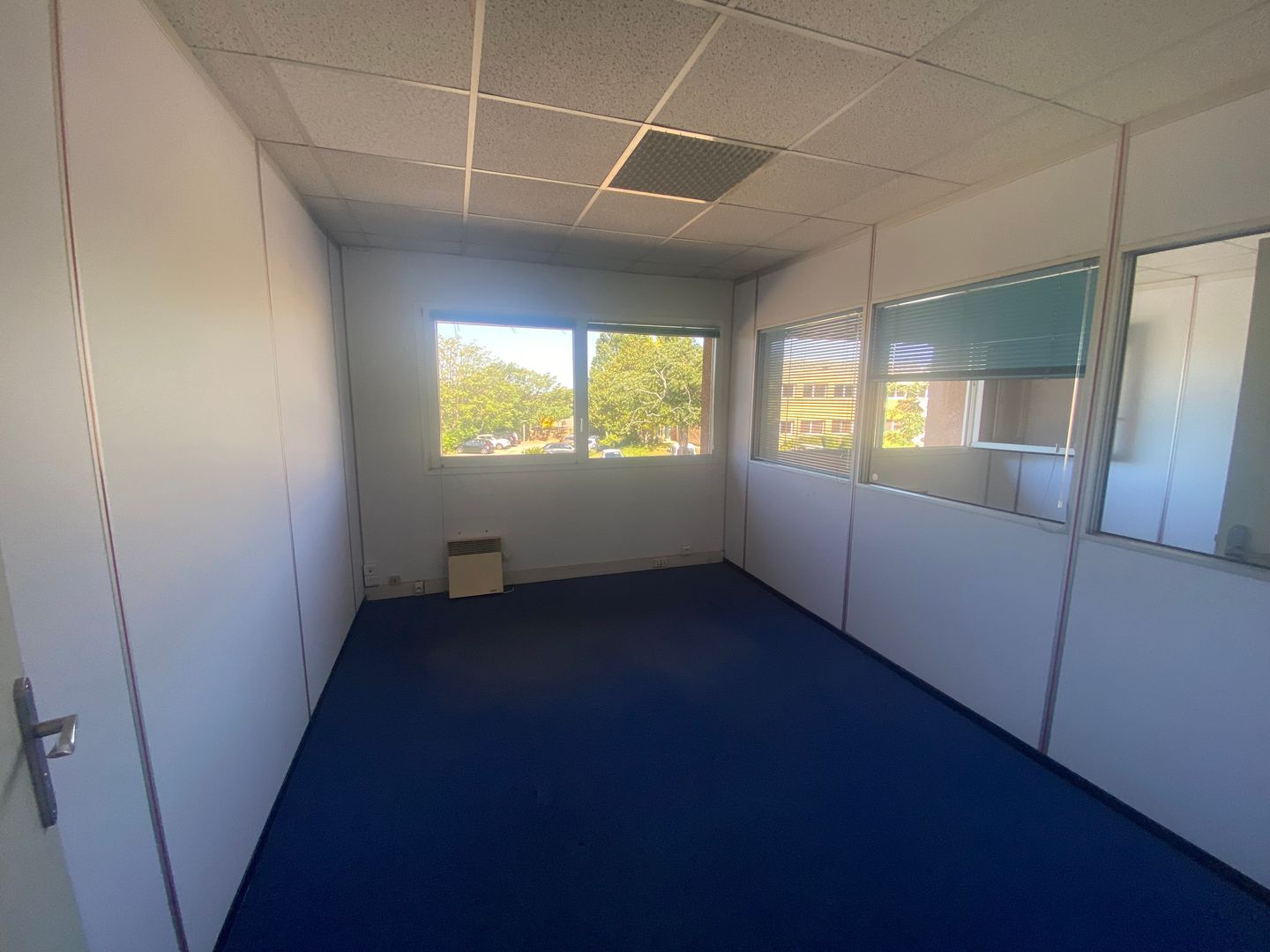 bureau de 104m², Vitrolles (Bouches-du-Rhône)
