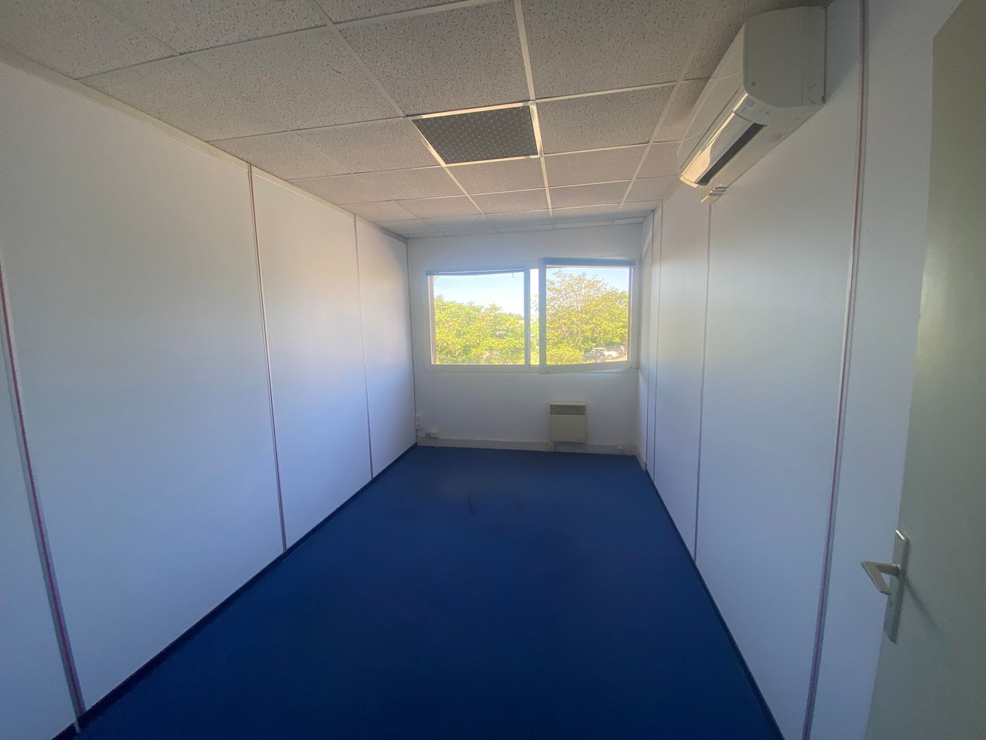 bureau de 104m², Vitrolles (Bouches-du-Rhône)