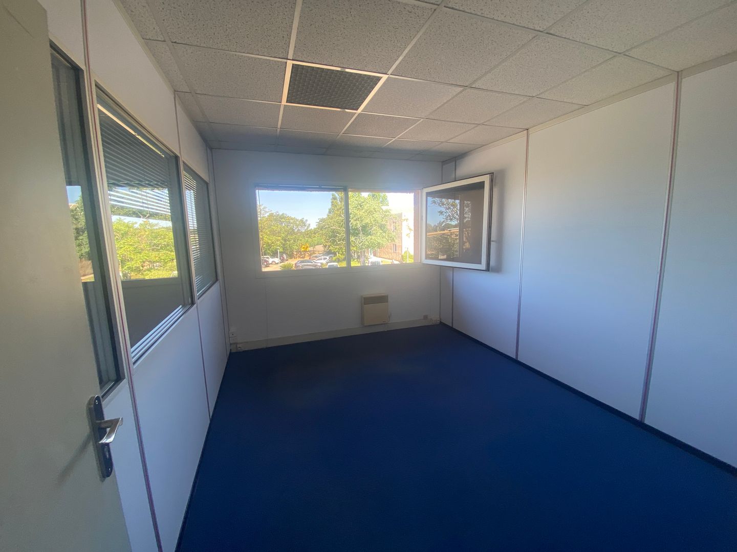 bureau de 104m², Vitrolles (Bouches-du-Rhône)