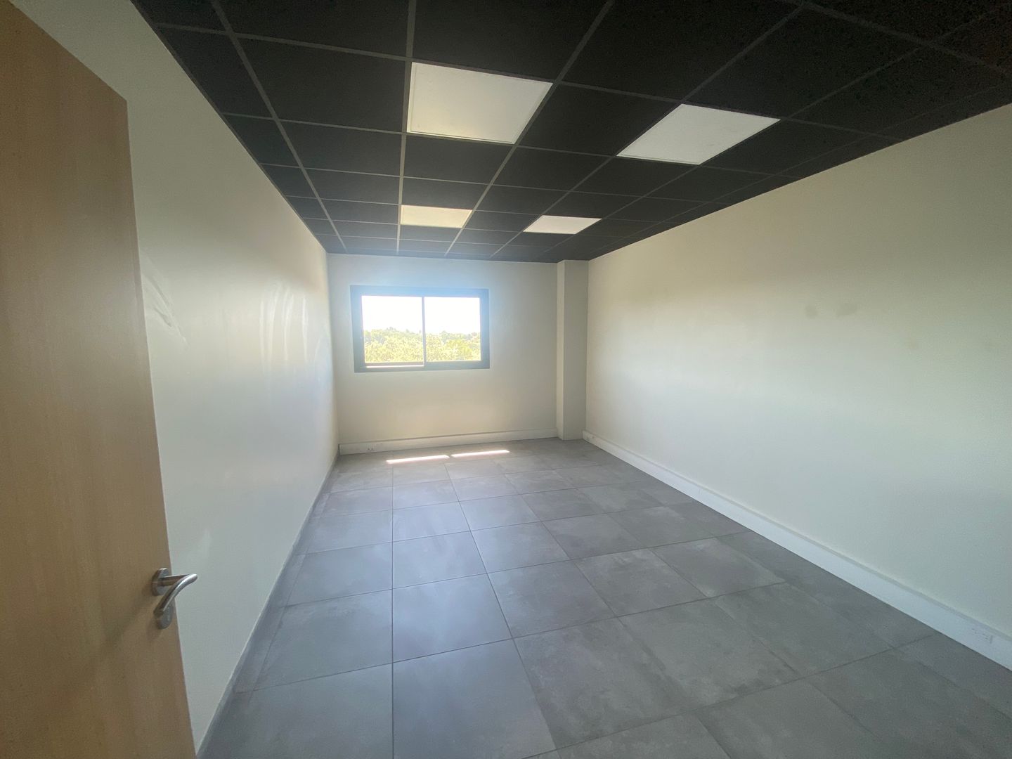 bureau de 101m², Saint-Cannat (Bouches-du-Rhône)