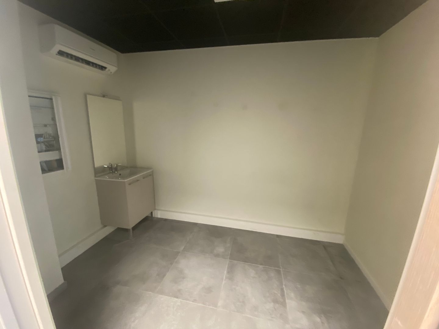 bureau de 101m², Saint-Cannat (Bouches-du-Rhône)