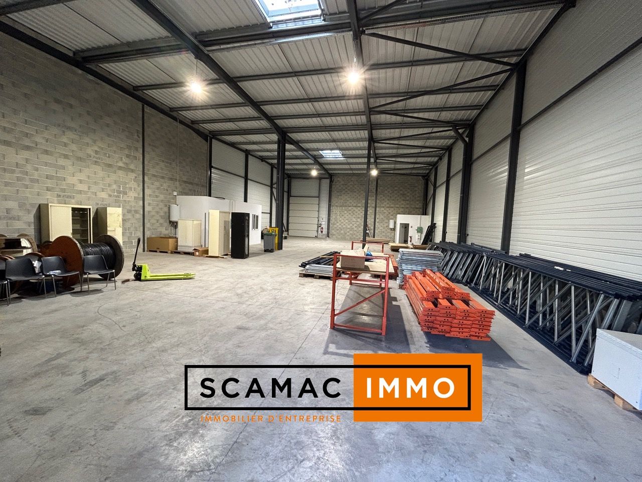 entrepôt de 435m², Signes (Var)