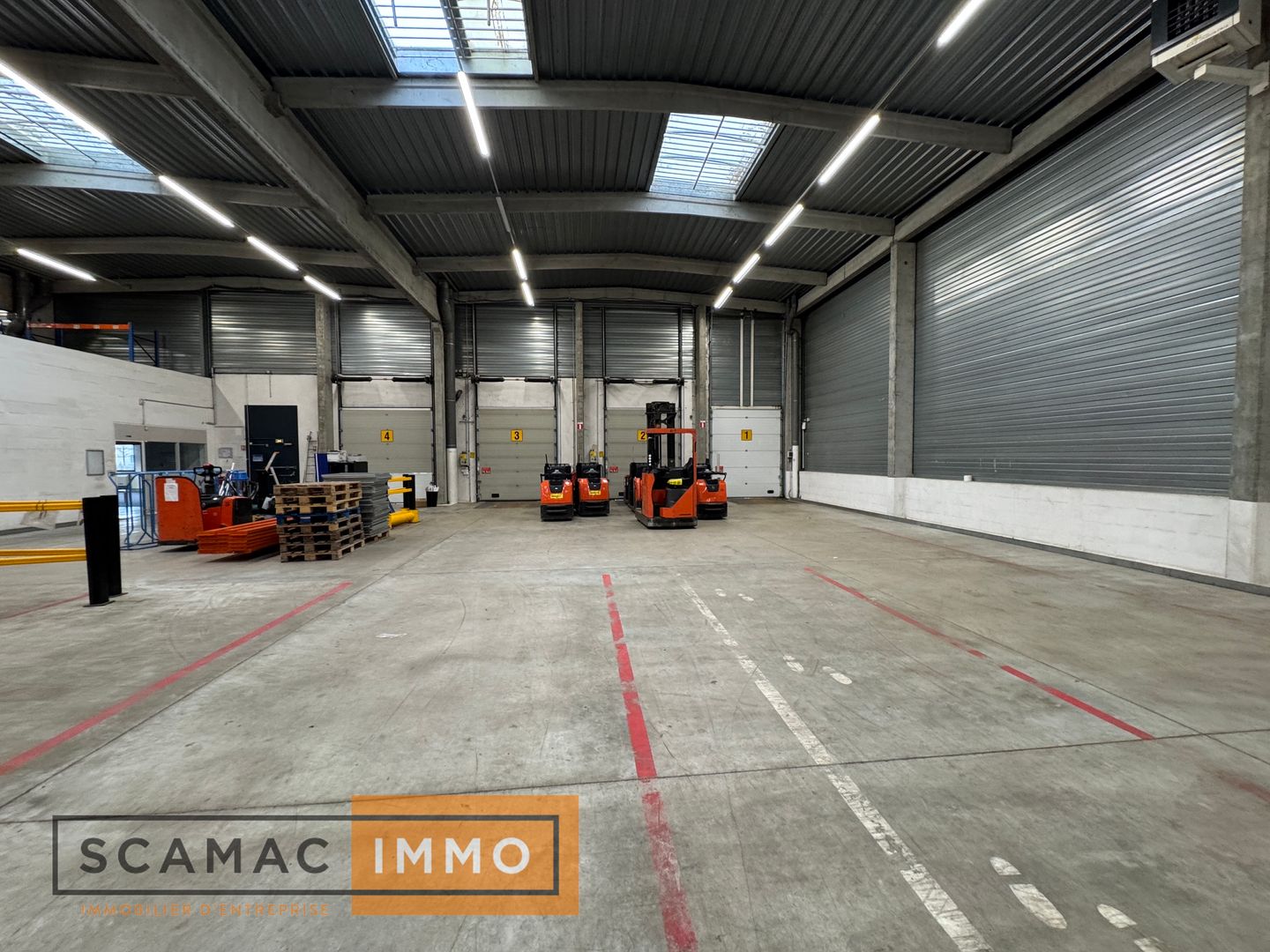 entrepôt de 3&nbsp;167m², Lisses (Essonne)