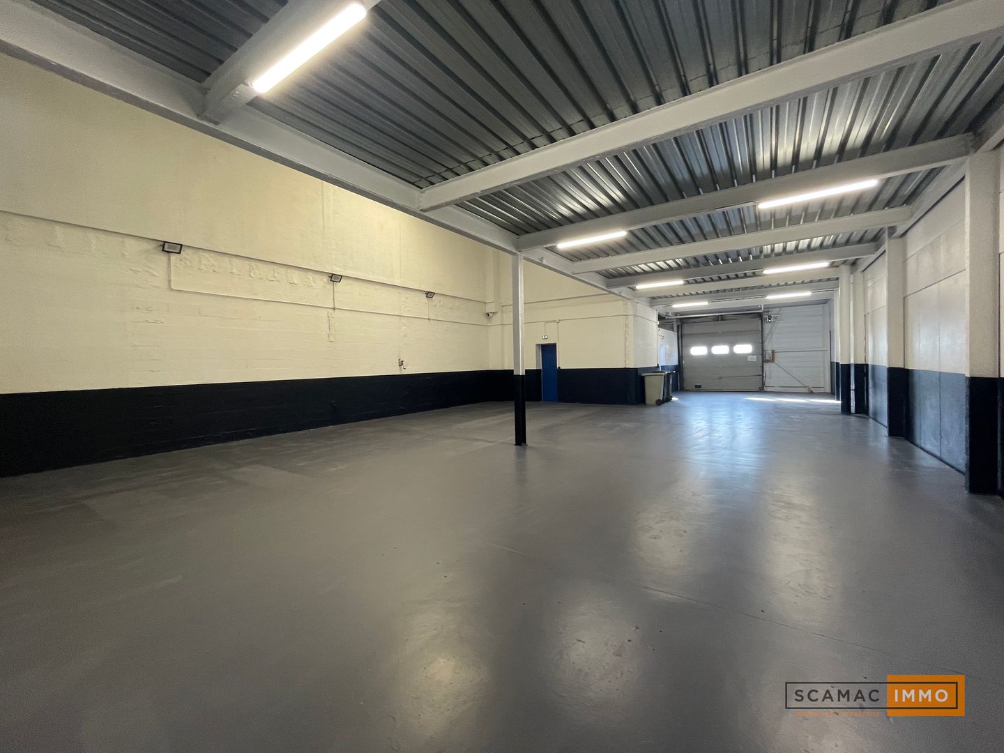 entrepôt de 376m², Orly (Val-de-Marne)