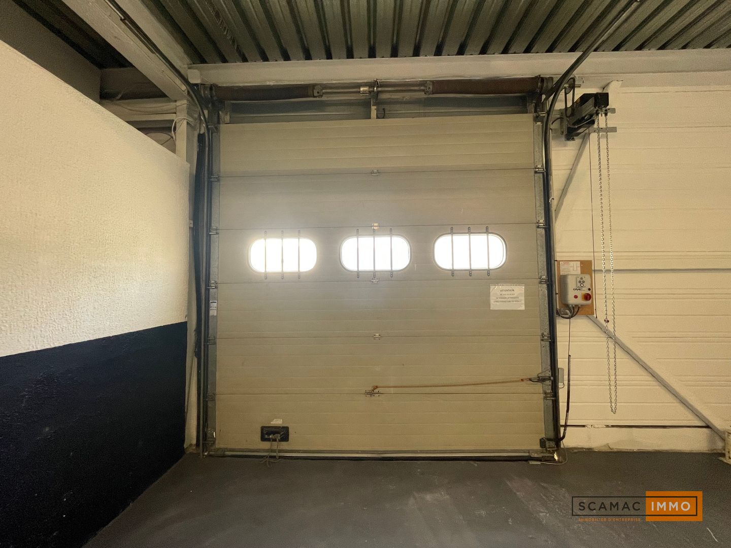 entrepôt de 376m², Orly (Val-de-Marne)