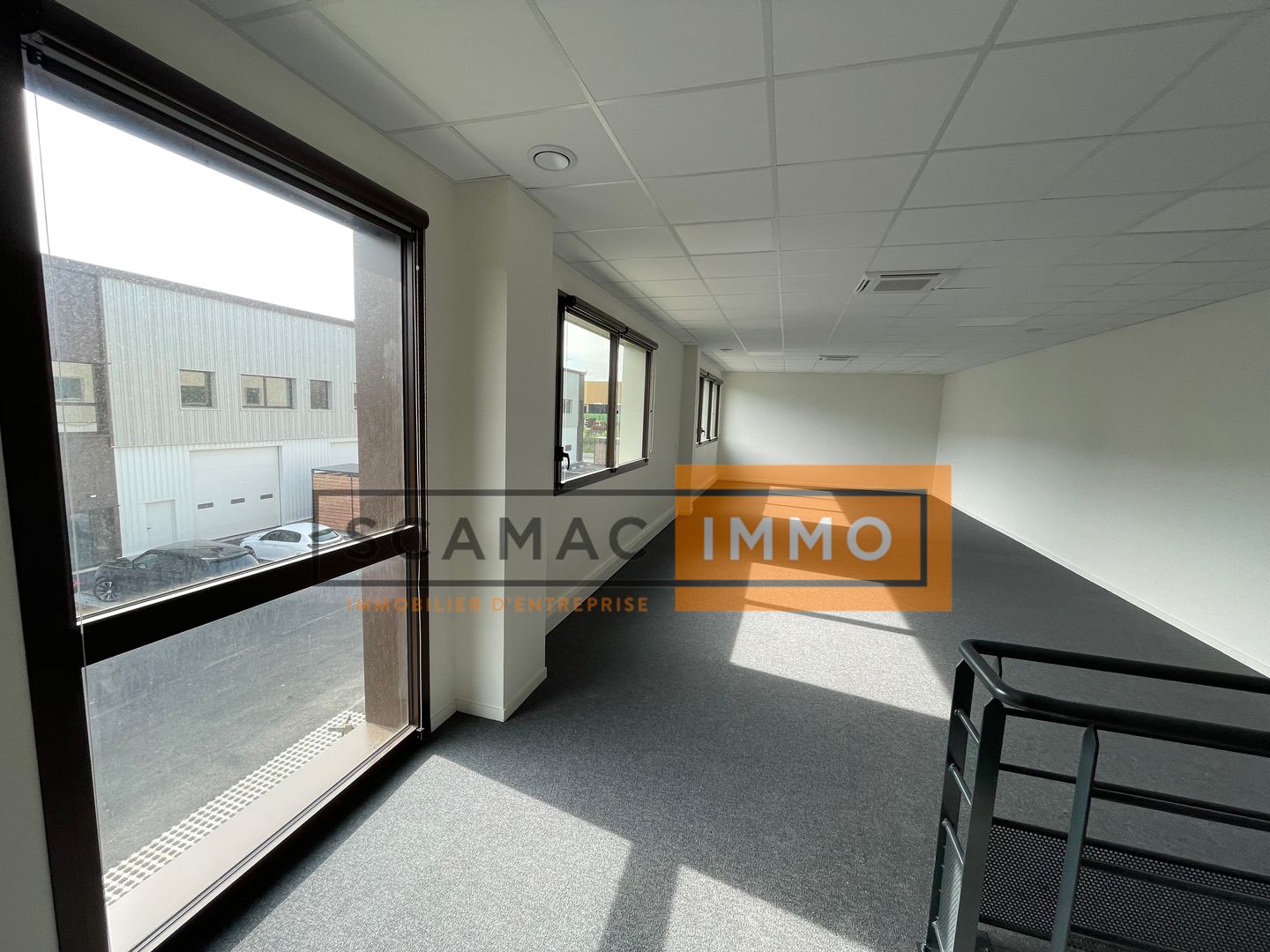 local d'activités de 348m², Osny (Val-d'Oise)