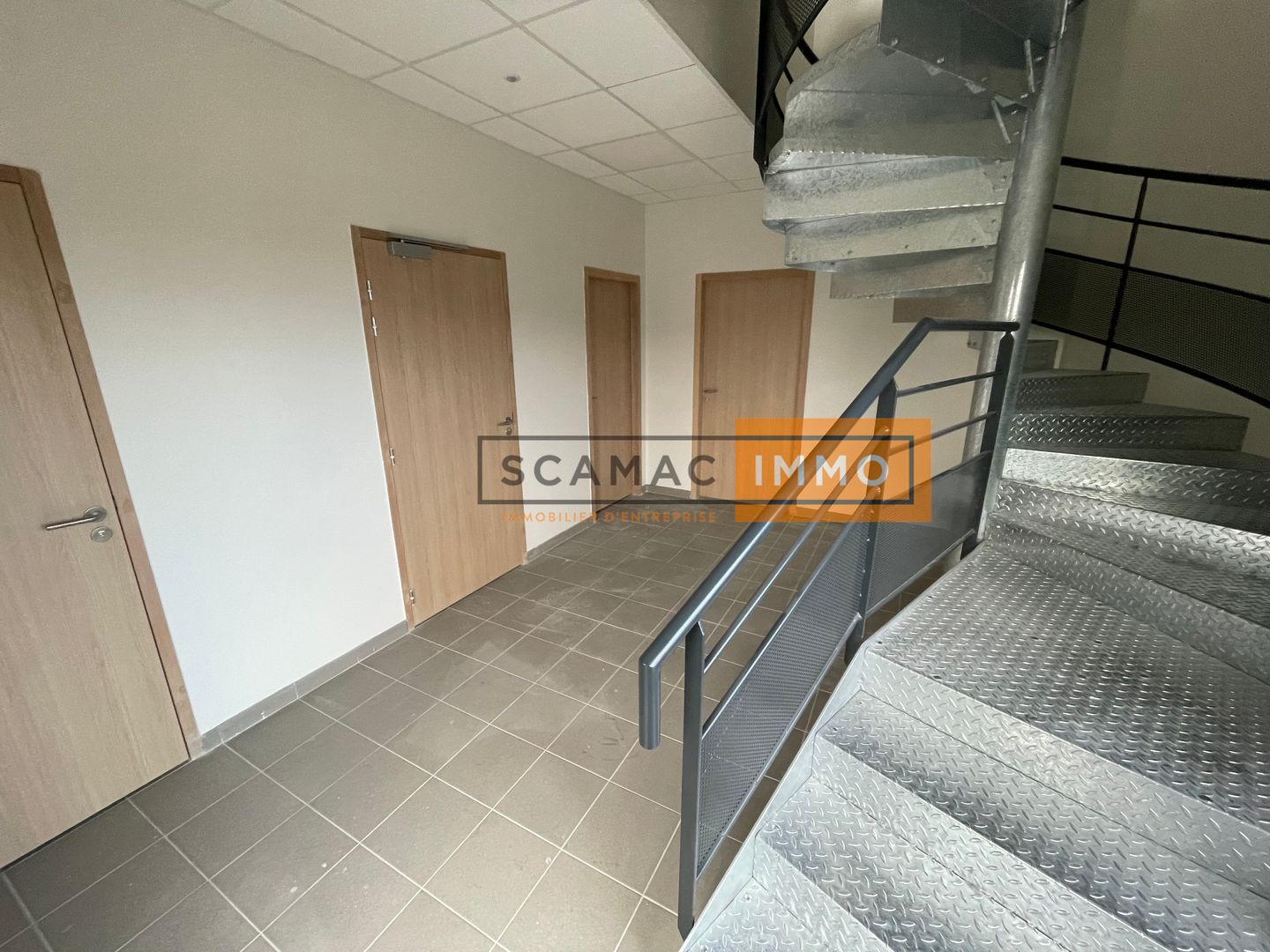 local d'activités de 348m², Osny (Val-d'Oise)