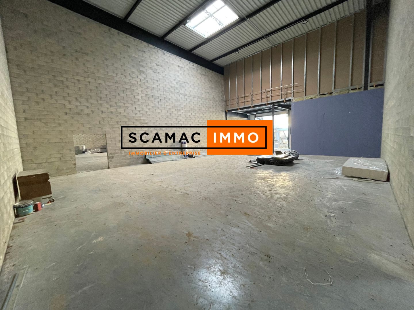 local d'activités de 724m², Osny (Val-d'Oise)