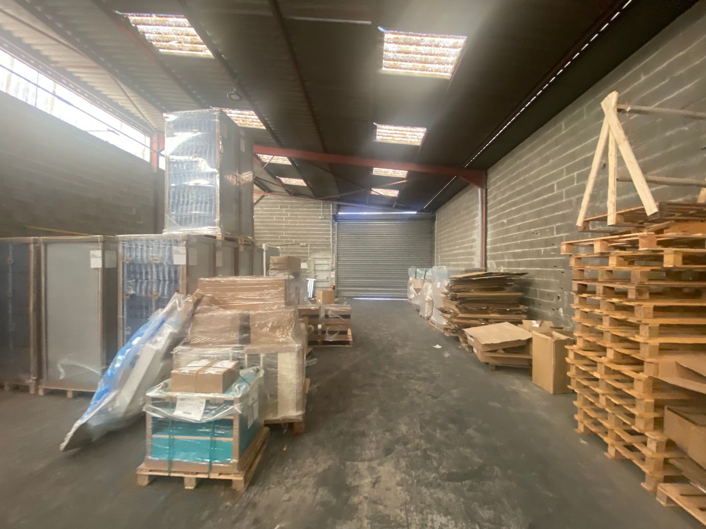 entrepôt de 500m², Vitrolles (Bouches-du-Rhône)