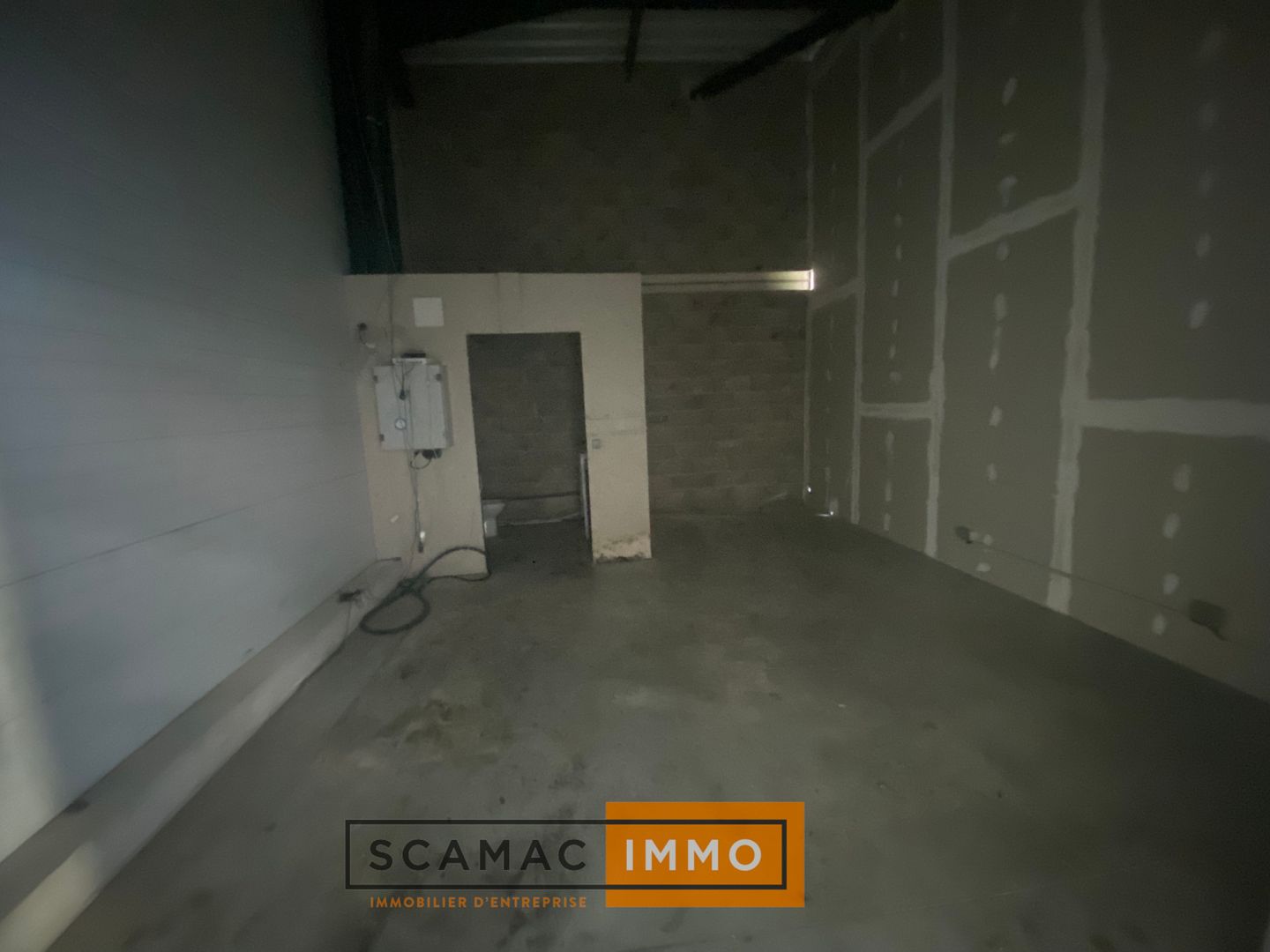 local commercial de 230m², Gignac-la-Nerthe (Bouches-du-Rhône)