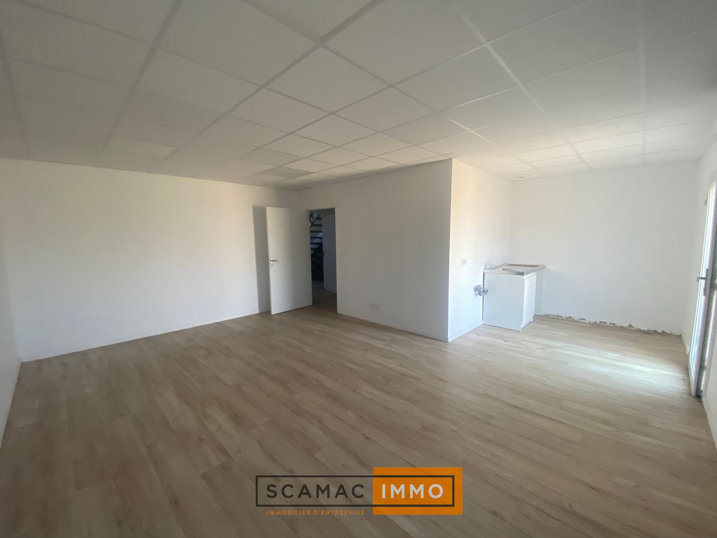 locaux mixtes de 142m², Marignane (Bouches-du-Rhône)