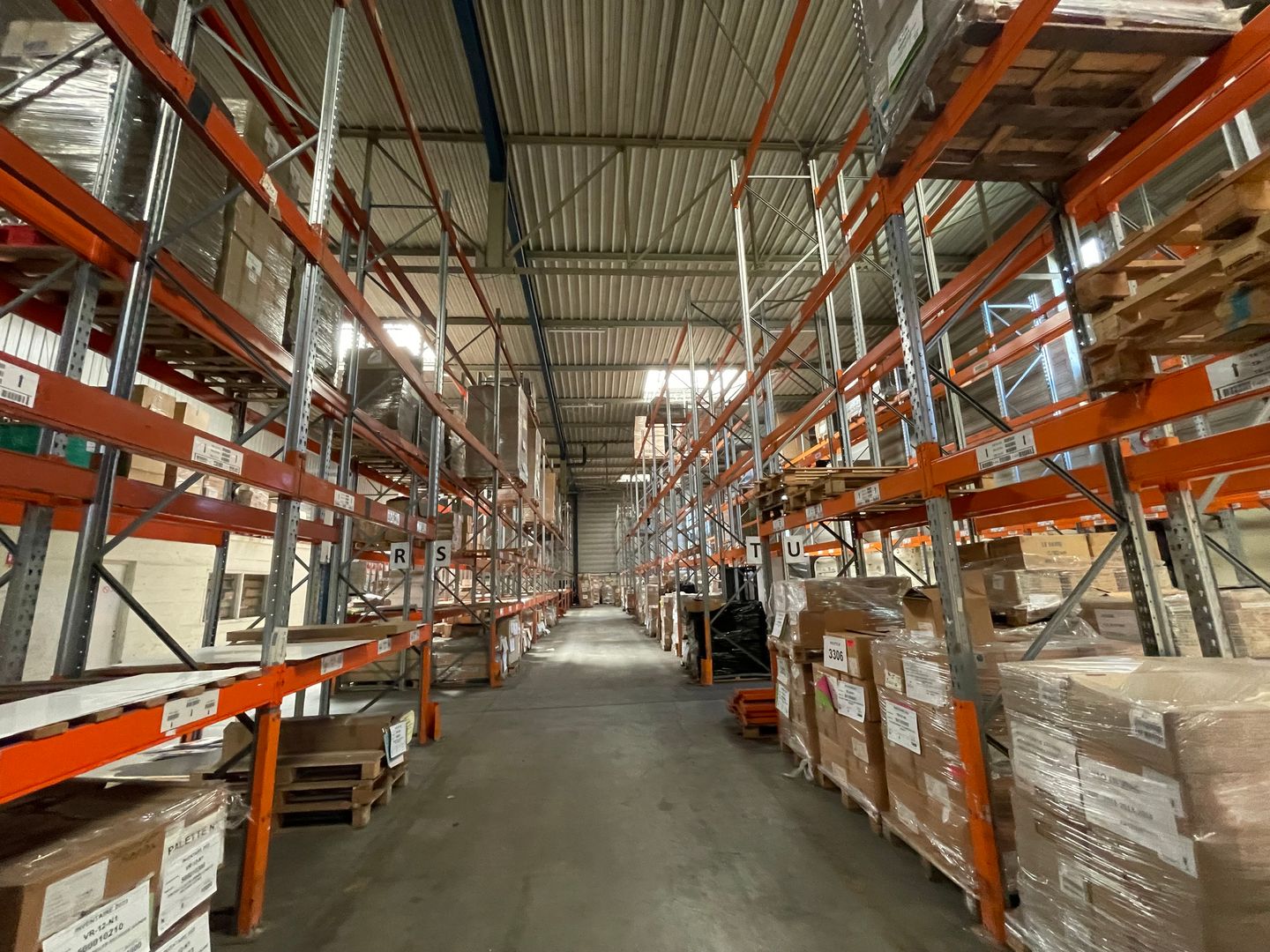 local d'activités de 3&nbsp;700m², Torcy (Seine-et-Marne)