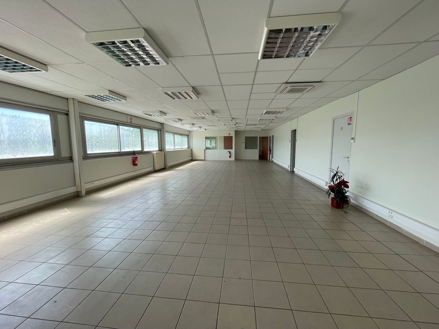 local d'activités de 3&nbsp;700m², Torcy (Seine-et-Marne)