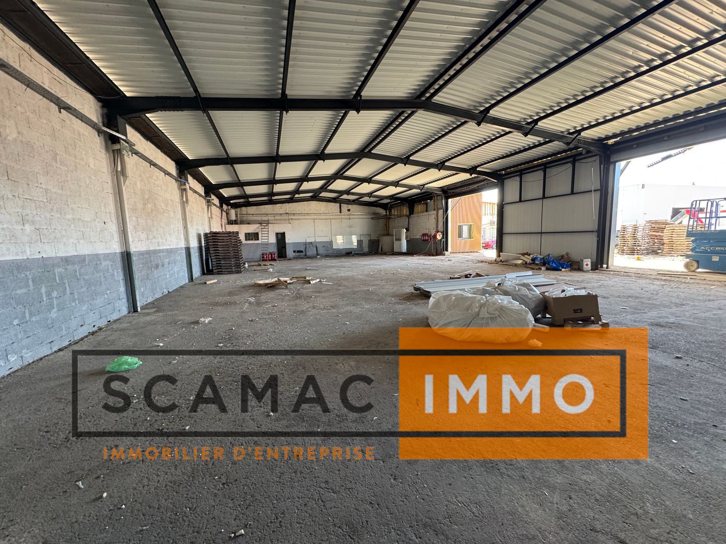 entrepôt de 230m², Vitrolles (Bouches-du-Rhône)