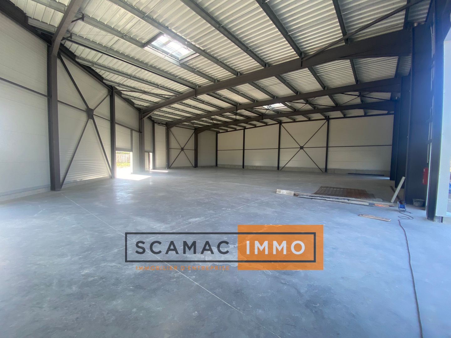 local commercial de 550m², Les-Pennes-Mirabeau (Bouches-du-Rhône)